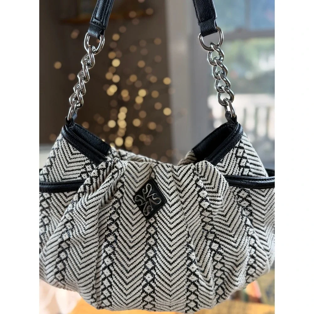 Simply Vera Vera Wang Black White Chevron Woven Shoulder Bag Chain Strap EUC